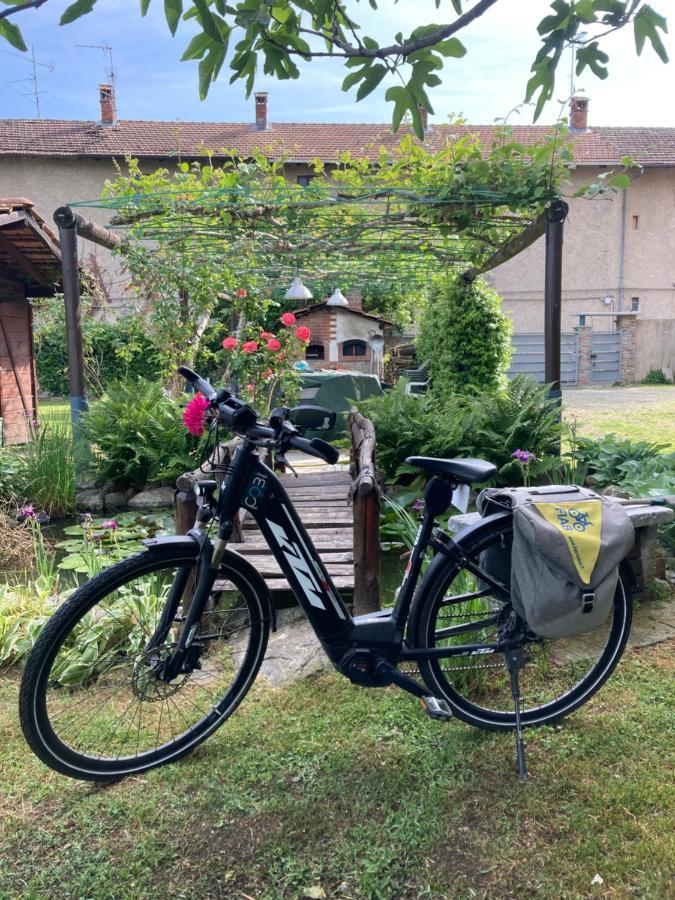Draisina Bike Apartments Uno Oleggio Castello Exterior foto